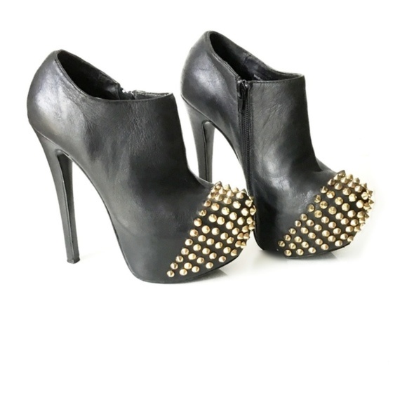 Steve Madden Shoes - Steve Madden Vampiree Spiked Booties in Black